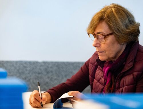 Escritora premiada com obra do Escritaria